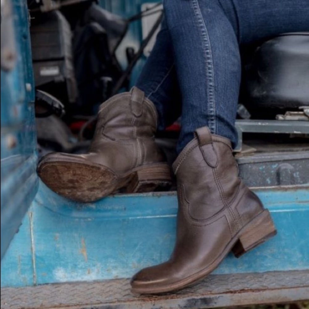 Frye Carson Tab Short Vintage Cognac Southern/Western Pull On Cowboy Ankle Boots - Picture 4 of 5